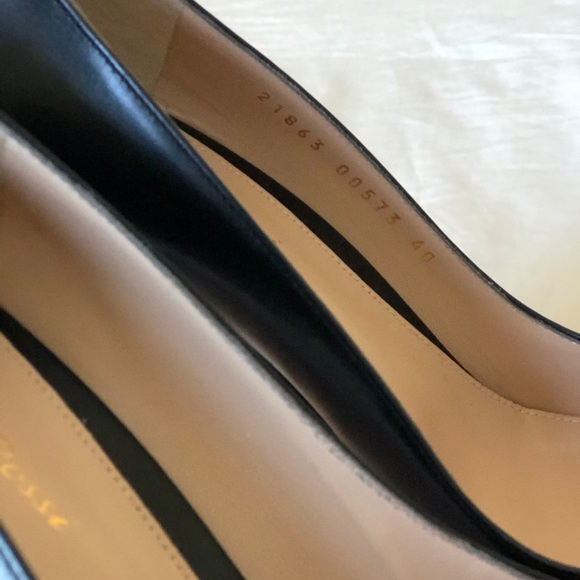 HOST PICK Gianvito Rossi Dasha Heels - Picture 5 of 10